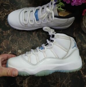Jordan 11 Retro Legend Blue Streetwear/Lifestyle Shoes Size 6.5 Youth/8 Women